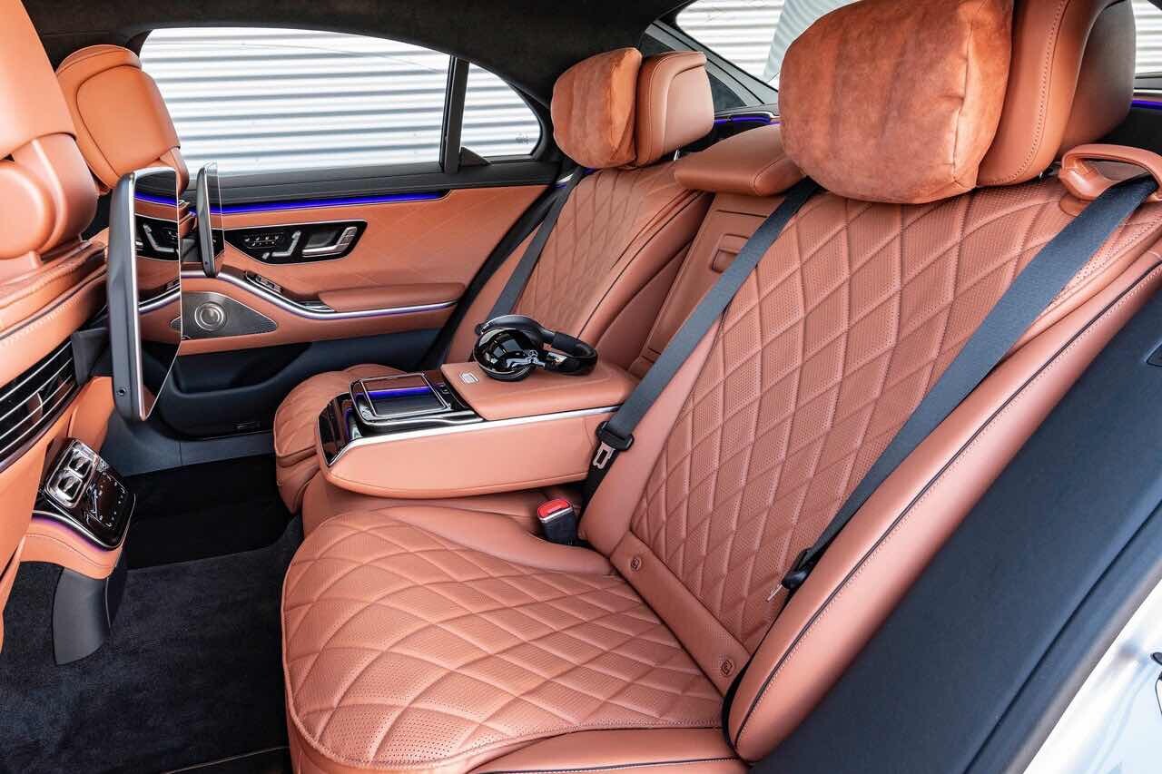 BMW 745e sDrive VS 벤츠 S450 4매틱  이미지9