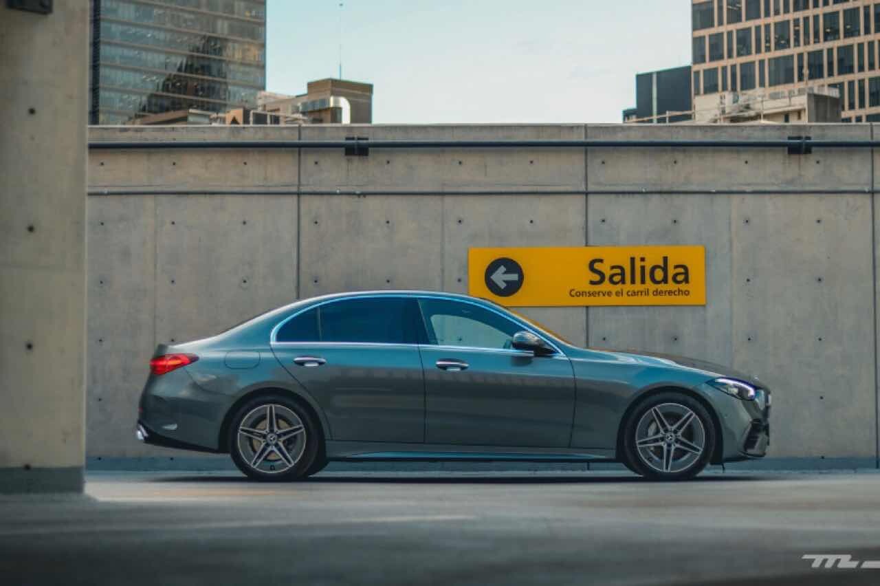 2022 벤츠 C200 AMG Line  이미지4