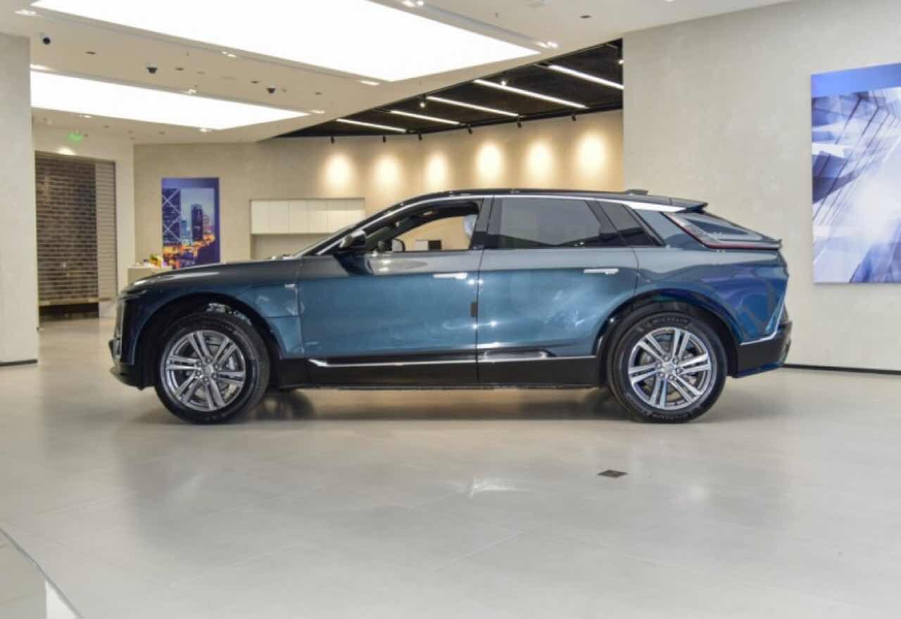 2022 캐딜락 리릭 오피셜 & 전시차 사진 이미지20