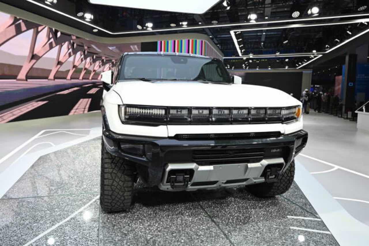 GMC 허머 EV 픽업트럭 실물은 이런 모습, 1000마력·563km 주행 게시글 썸네일