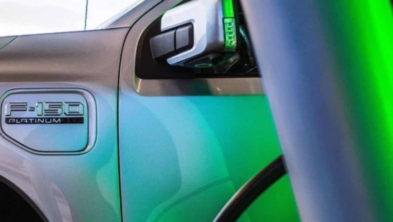 SK배터리 탑재한 전기 픽업트럭 'F-150 라이트닝' 사전예약 16만대 돌파 게시글 썸네일