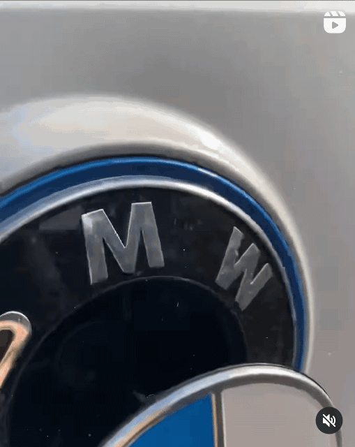 카메라 닦기에 진심인 BMW. gif  게시글 썸네일