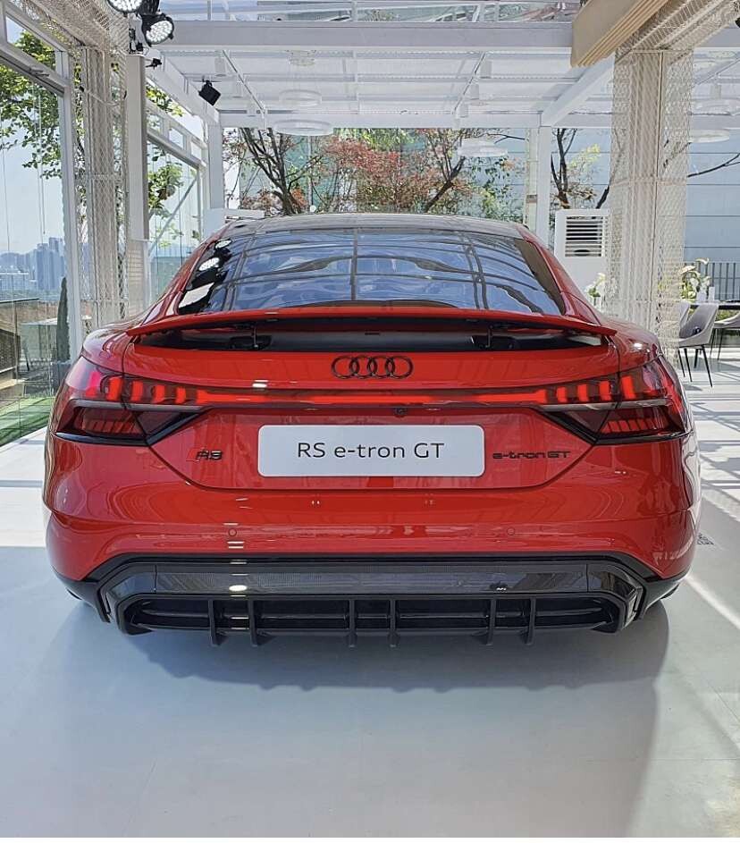 아우디 E-Tron GT 잘 나왔네요 이미지4