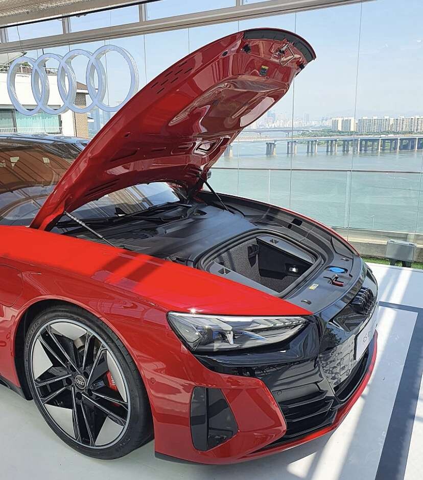 아우디 E-Tron GT 잘 나왔네요 이미지6