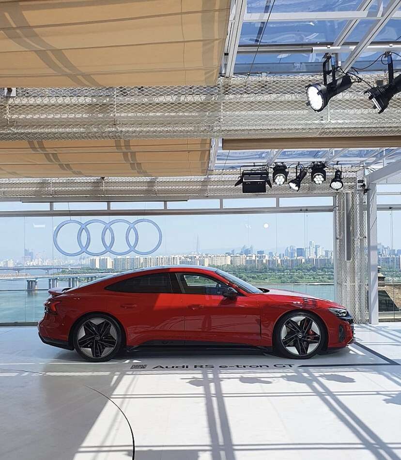 아우디 E-Tron GT 잘 나왔네요 이미지3