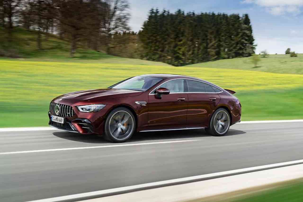 벤츠 AMG GT 4도어 쿠페 페리 공개! 게시글 썸네일