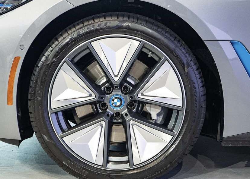 Bmw i4, i X 실물 사진  이미지4