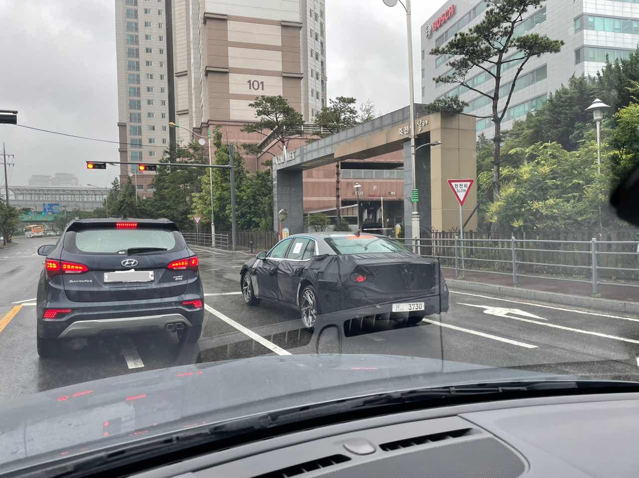얼마전 길에서 본 위장막 차량입니다. 뭘까요? 게시글 썸네일