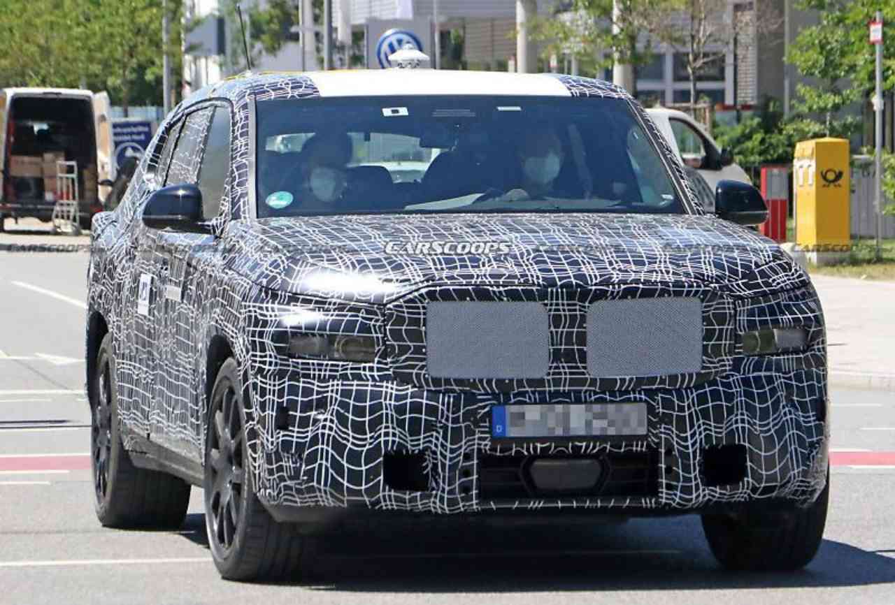 하이브리드에 쿼드 머플러조합 BMW X8 스파이샷 게시글 썸네일