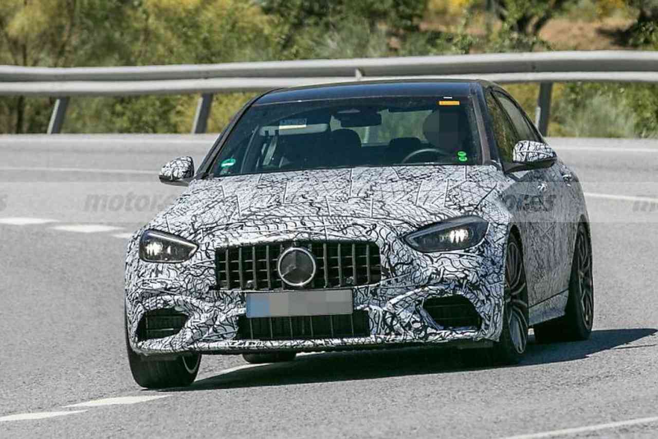신형 AMG C63 테스트카 - 4기통PHEV? 게시글 썸네일