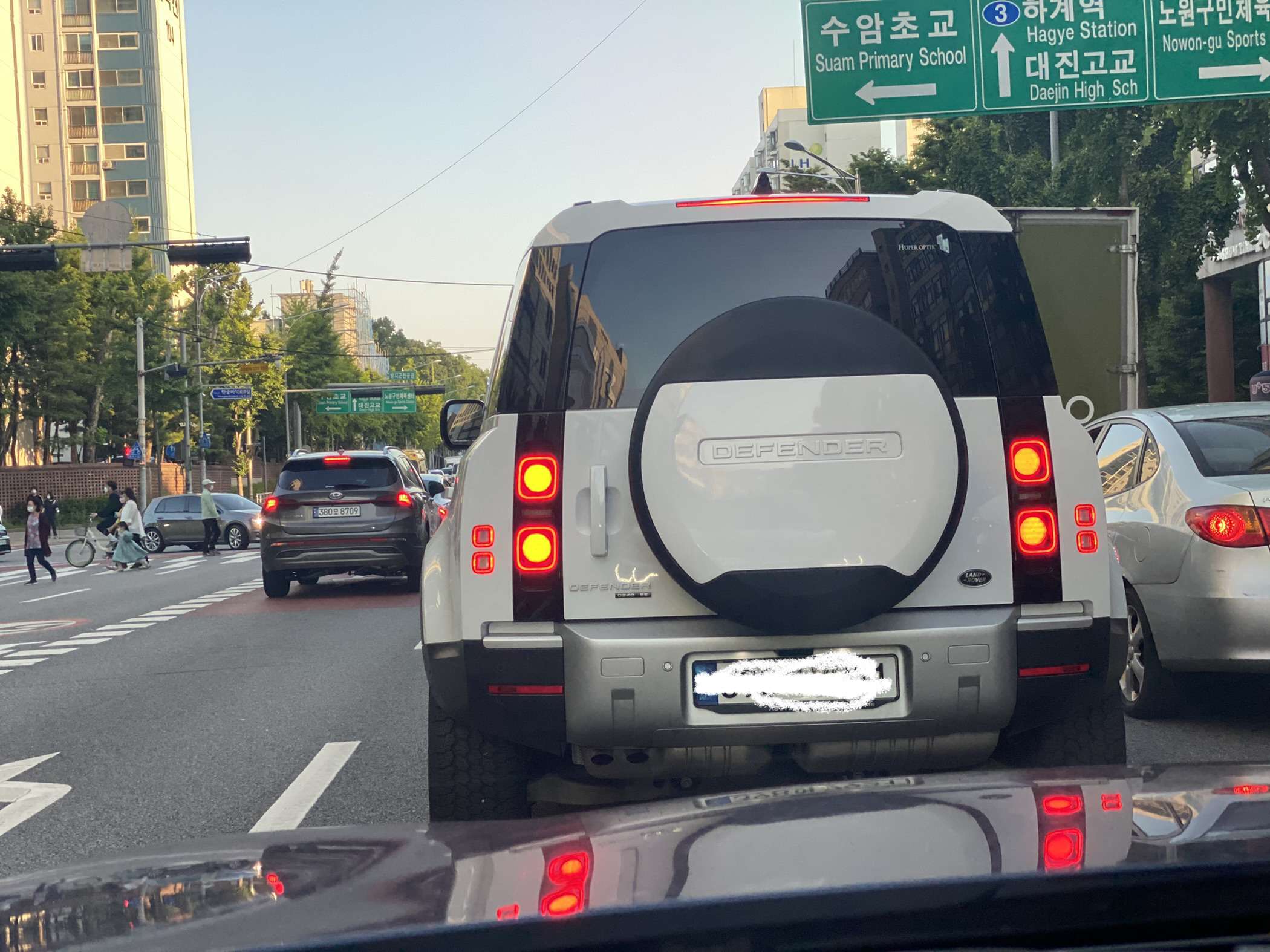 뒷태 포스;디펜더 게시글 썸네일