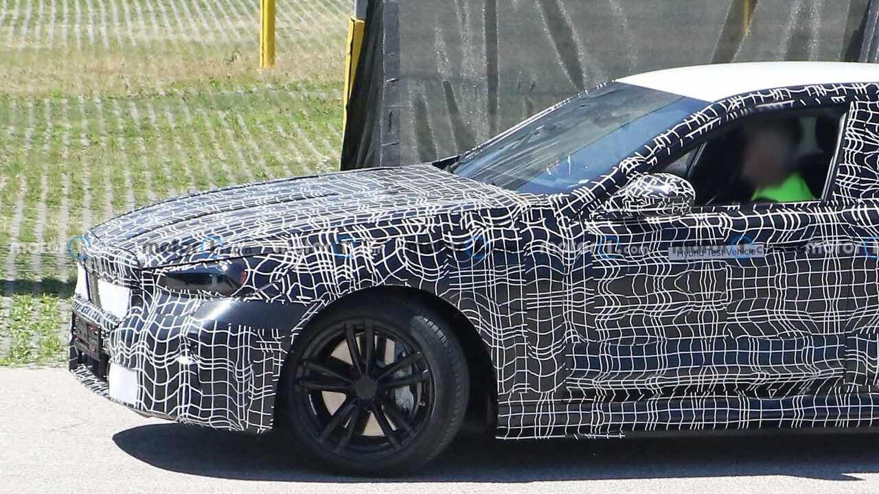 BMW 5시리즈 풀체인지 테스트카  이미지2