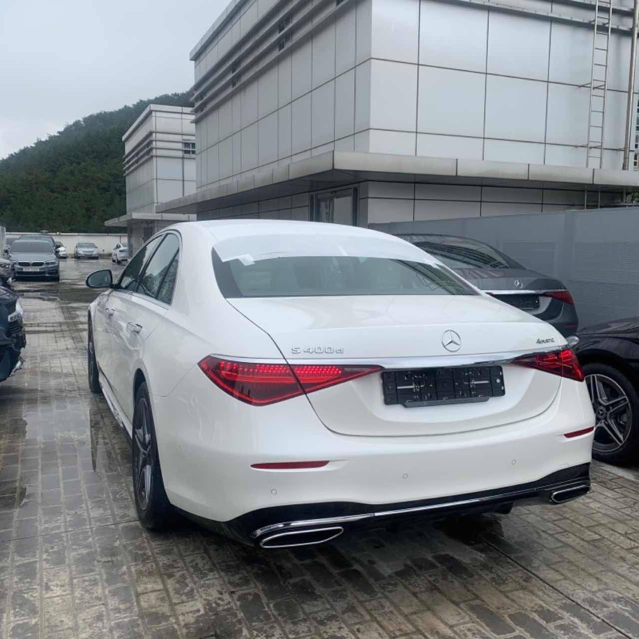 오너 드리븐용 세단  S400d VS 740d 이미지3