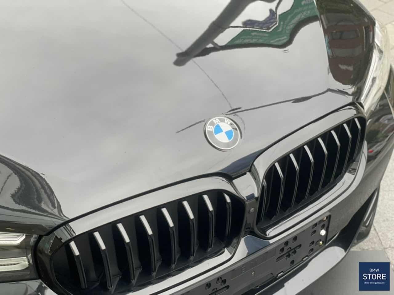 BMW 520i 블랙수트 에디션 실사  이미지5