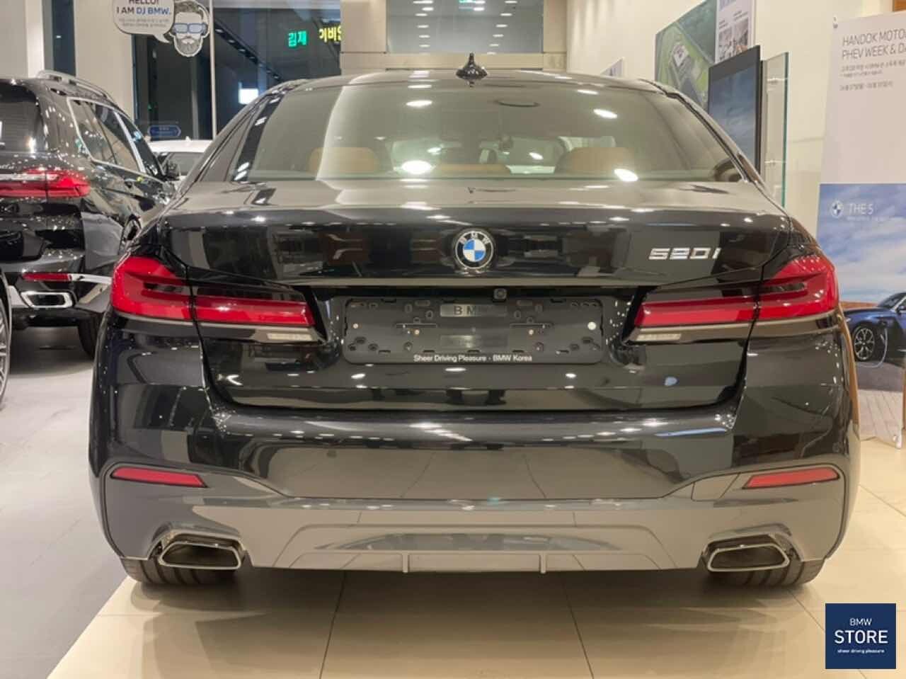 BMW 520i 블랙수트 에디션 실사  이미지4