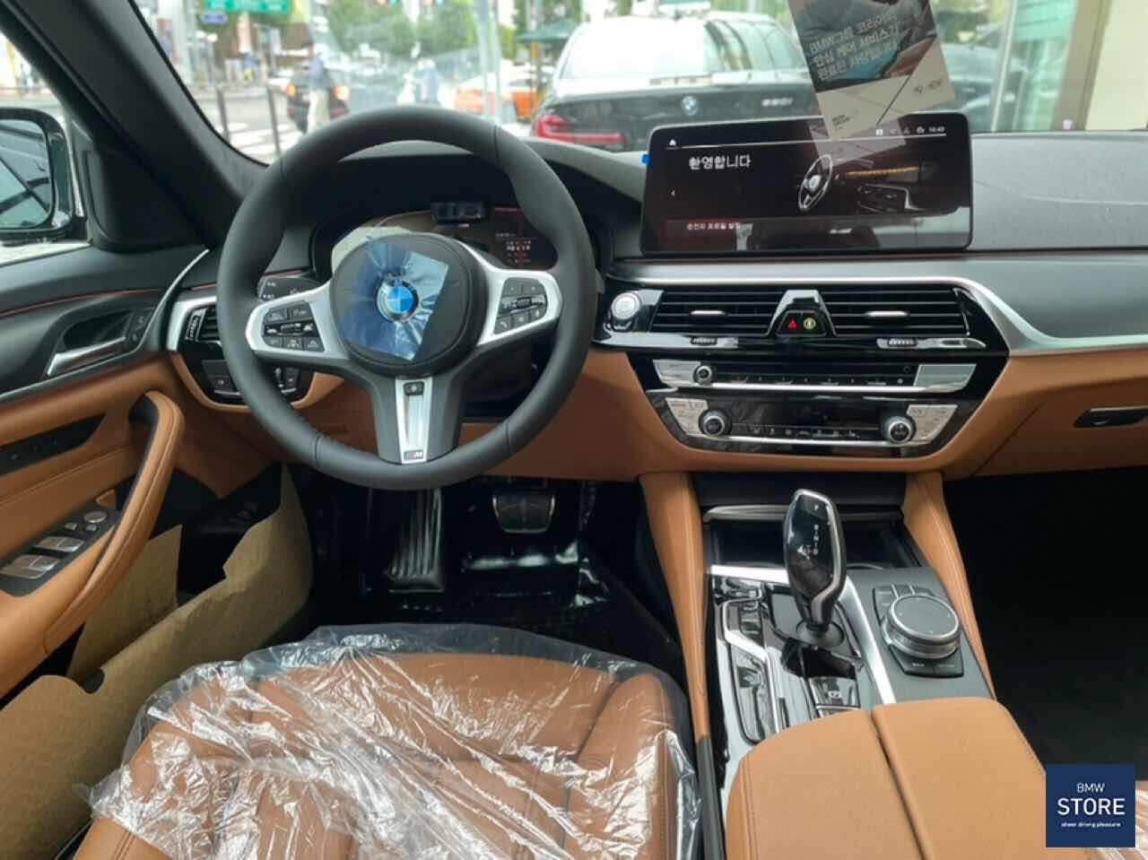 BMW 520i 블랙수트 에디션 실사  이미지7