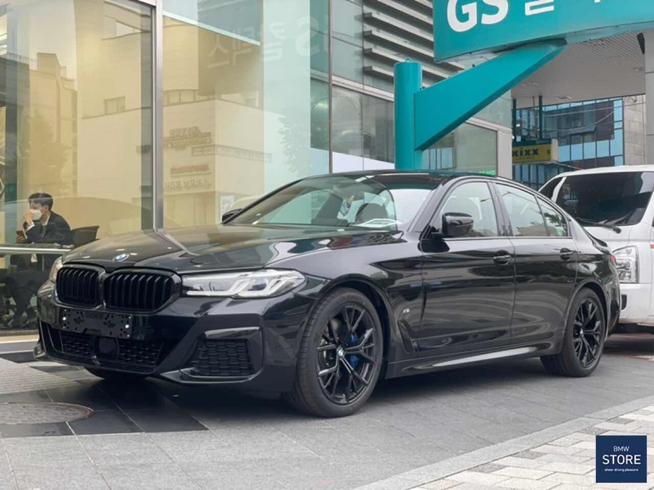 BMW 520i 블랙수트 에디션 실사  이미지1