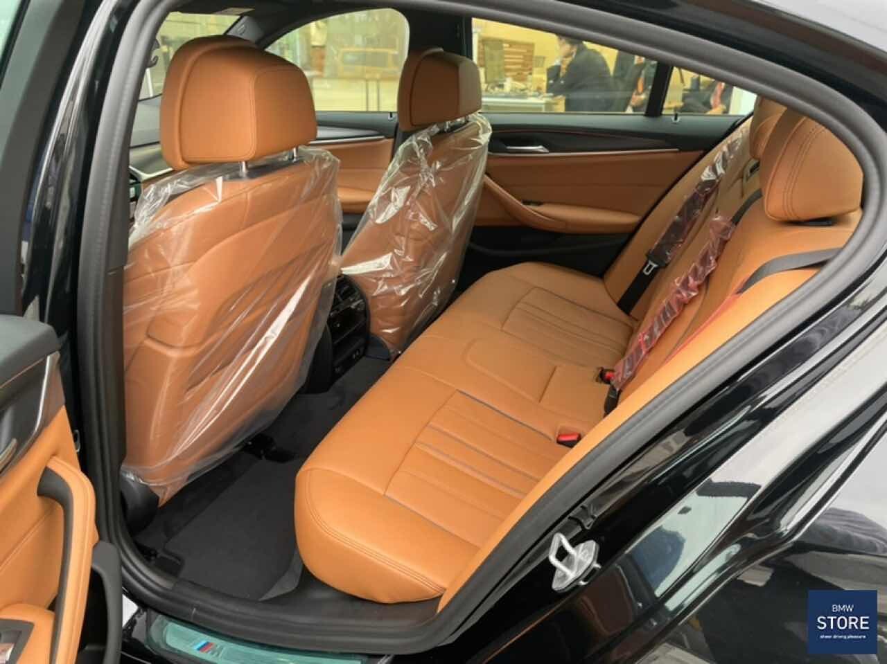 BMW 520i 블랙수트 에디션 실사  이미지10