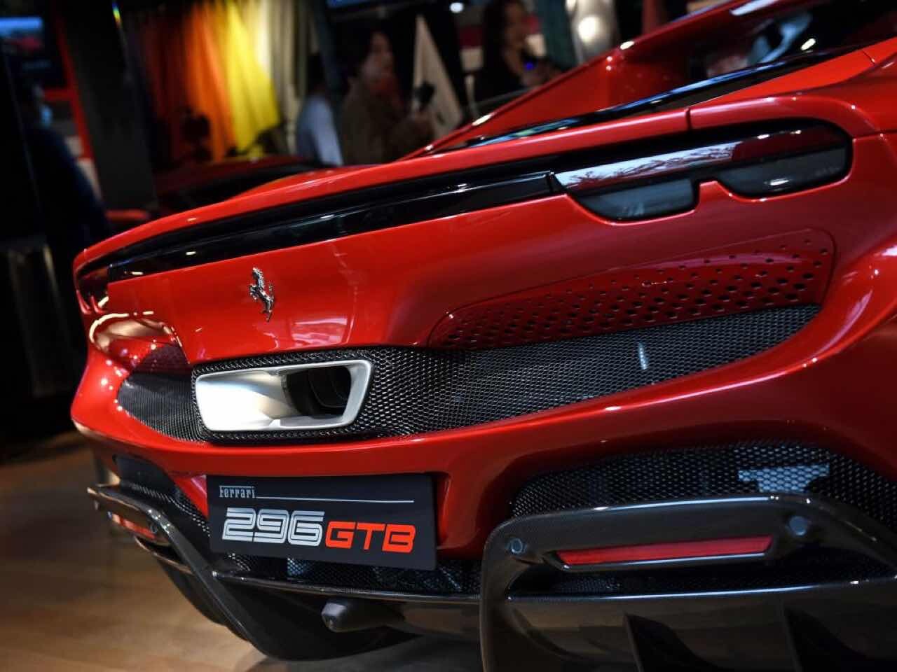 [신차 사진] 페라리 296 GTB  이미지18