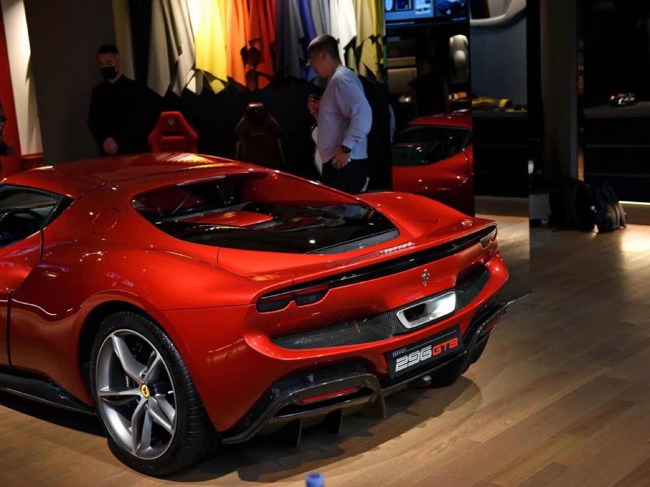 [신차 사진] 페라리 296 GTB  이미지19