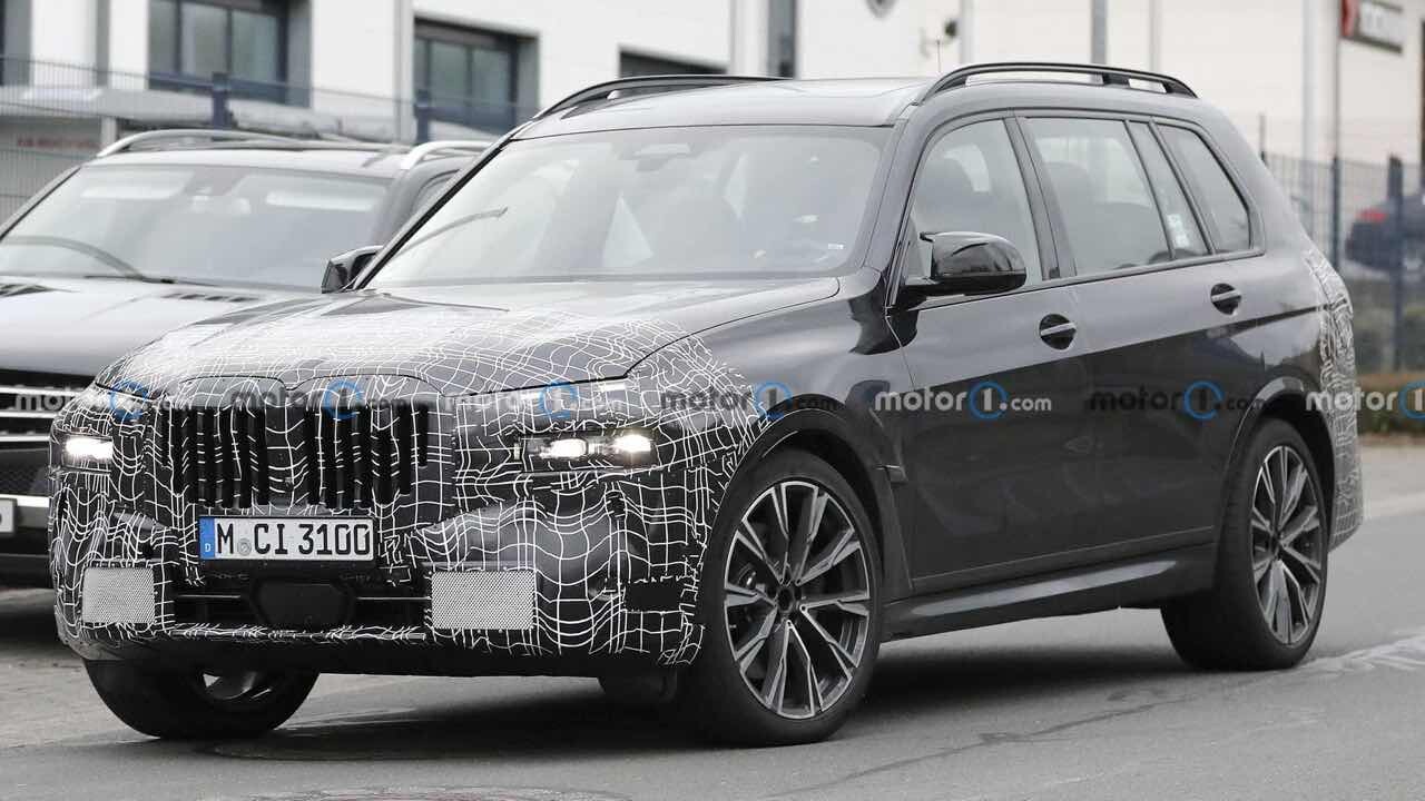 BMW X7 페이스리프트 최신 스파이샷  게시글 썸네일
