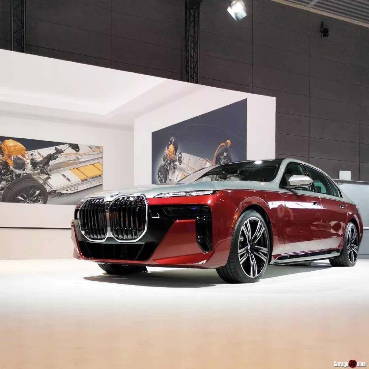 BMW i7 투톤 전시차 이미지4