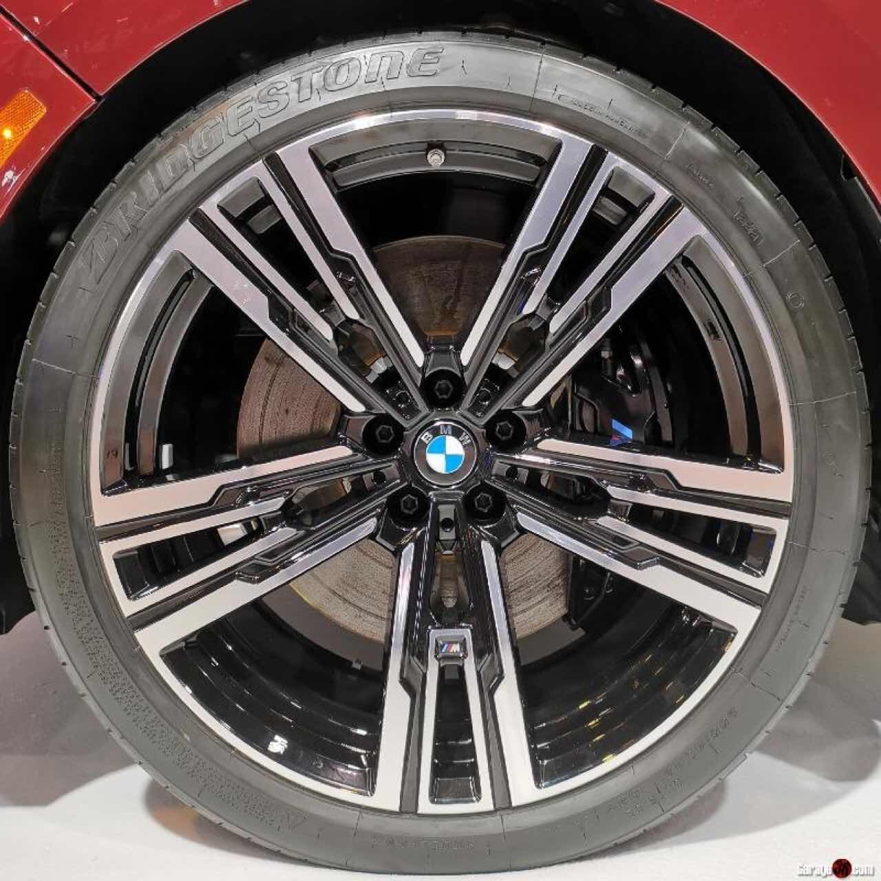 BMW i7 투톤 전시차 이미지5