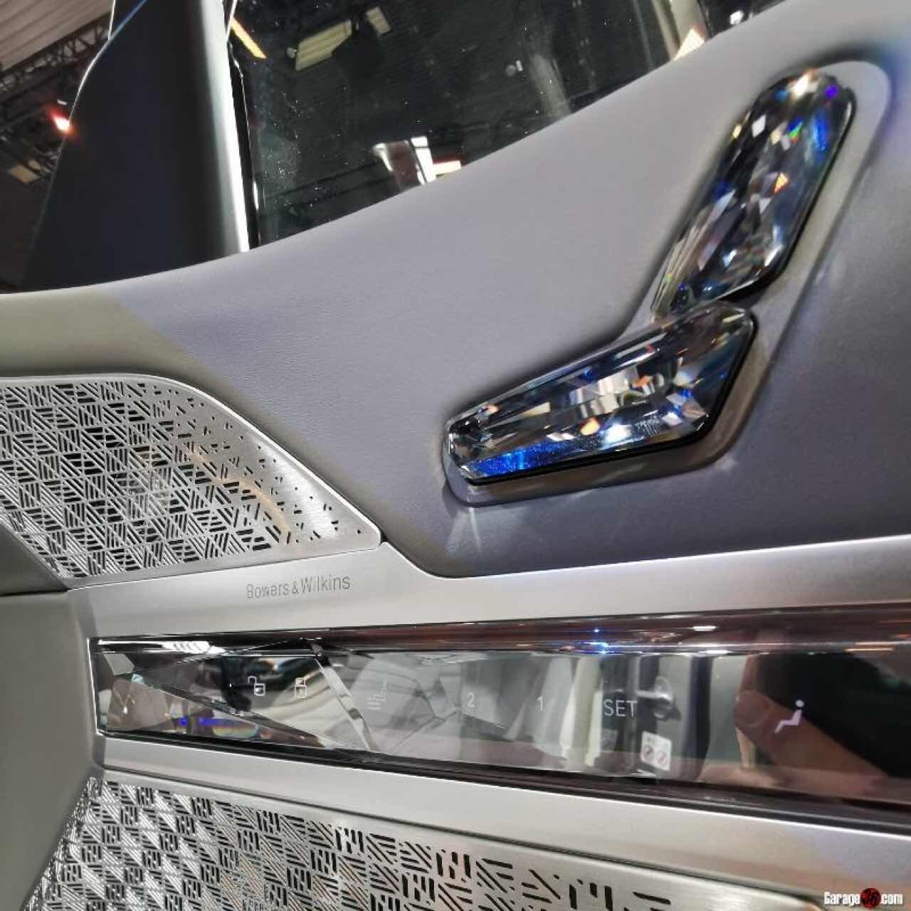 BMW i7 투톤 전시차 이미지8