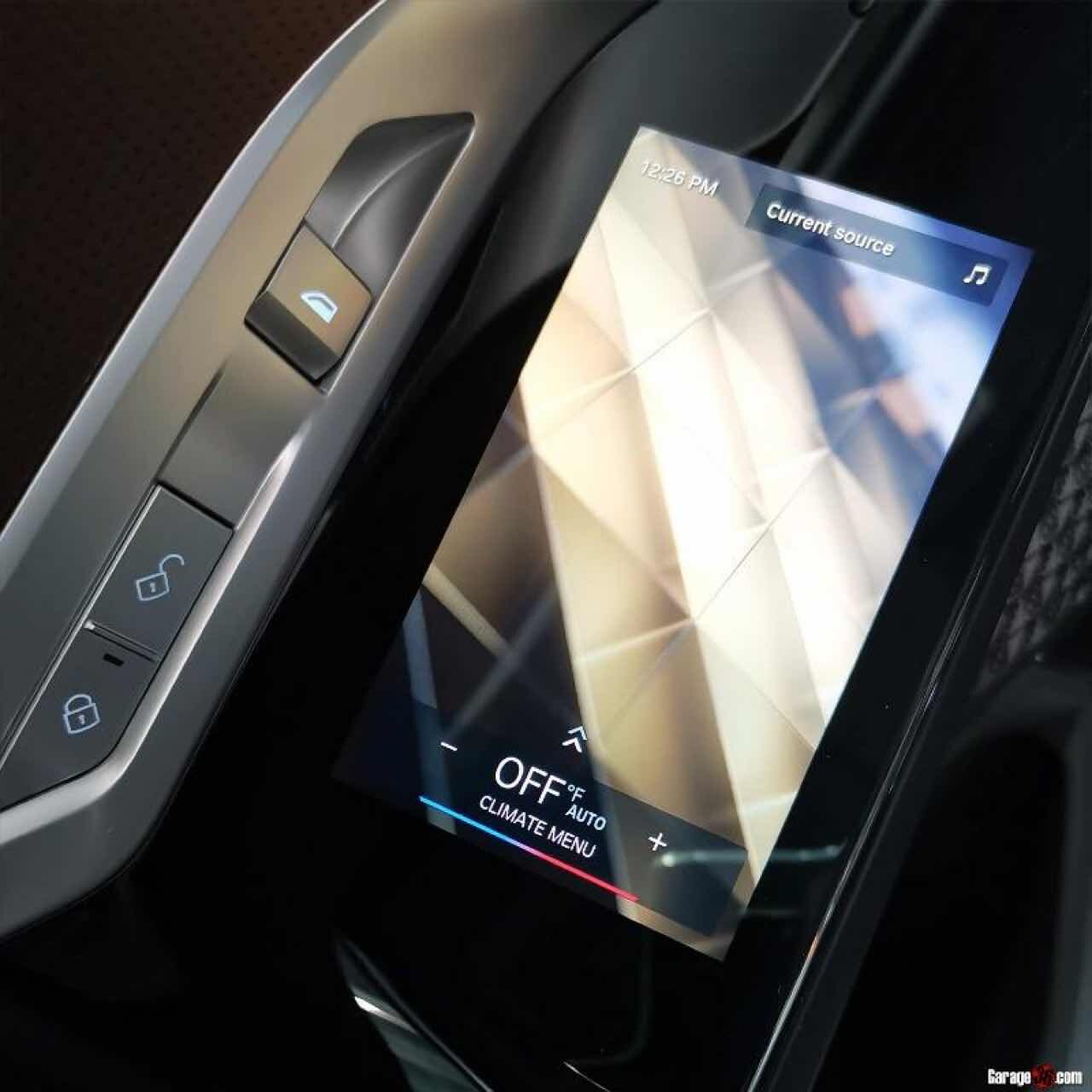 BMW i7 투톤 전시차 이미지11