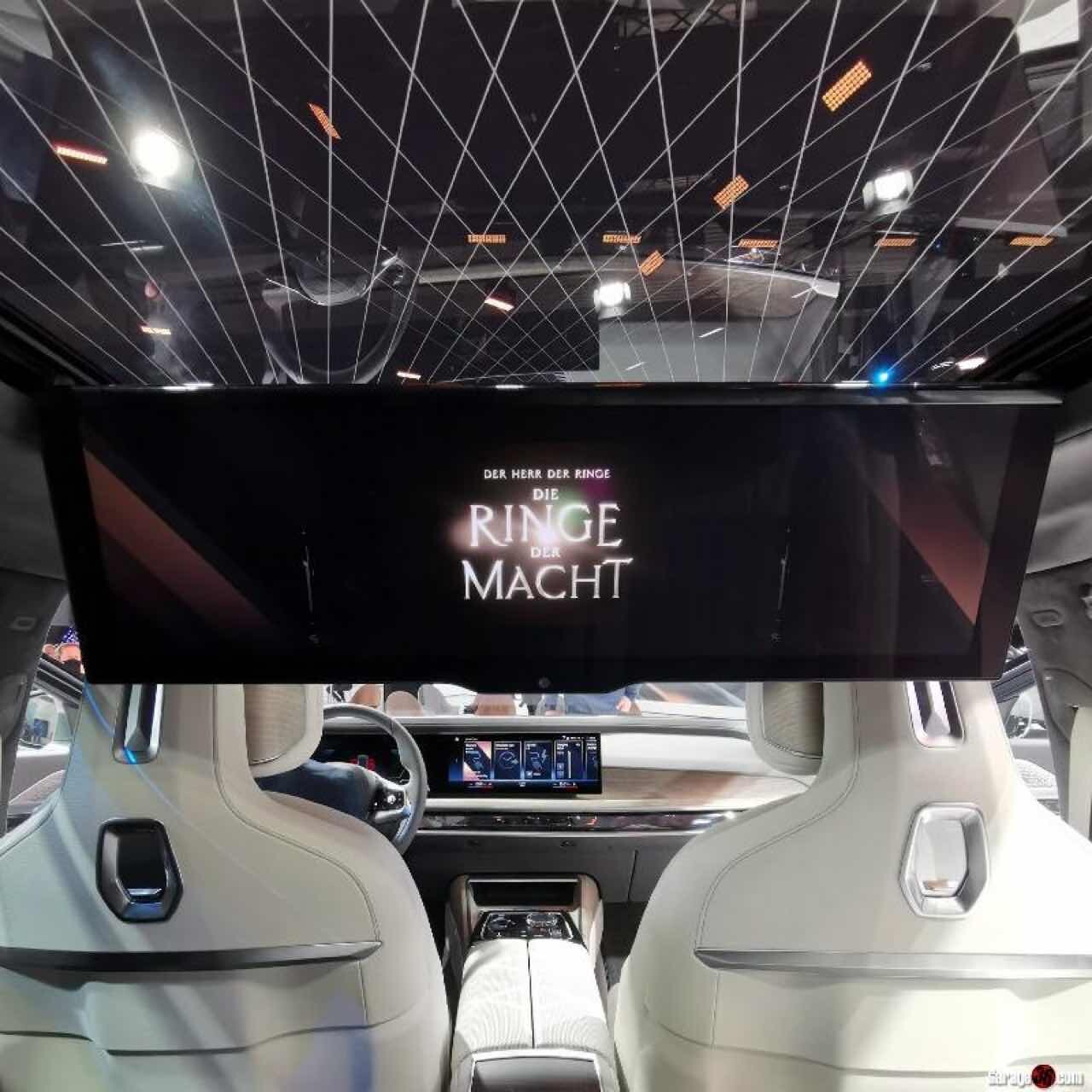 BMW i7 투톤 전시차 이미지10