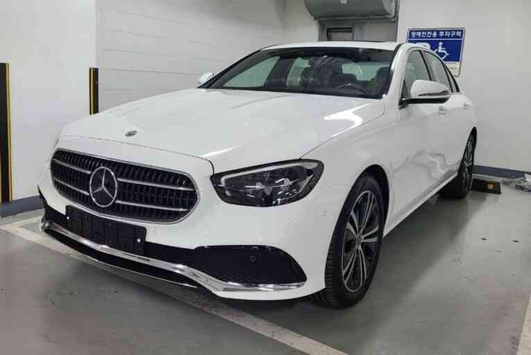 E250 아방가르드 VS C300 AMG Line  이미지1