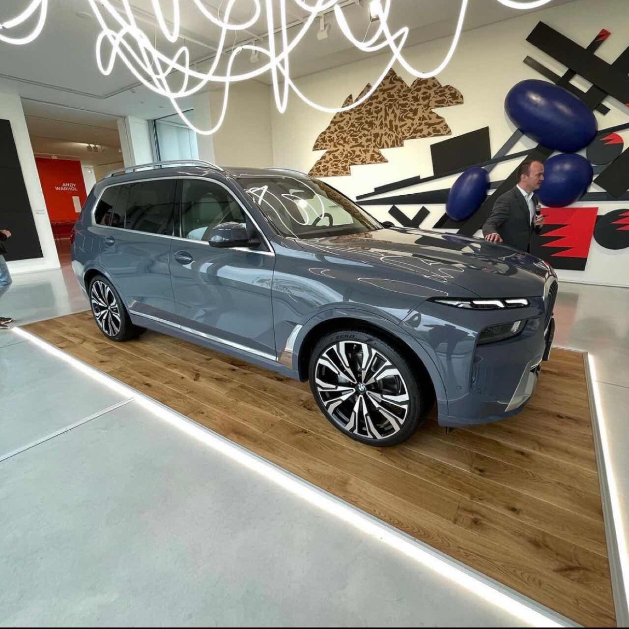 BMW X7 페이스리프트 전시장 사진  이미지3