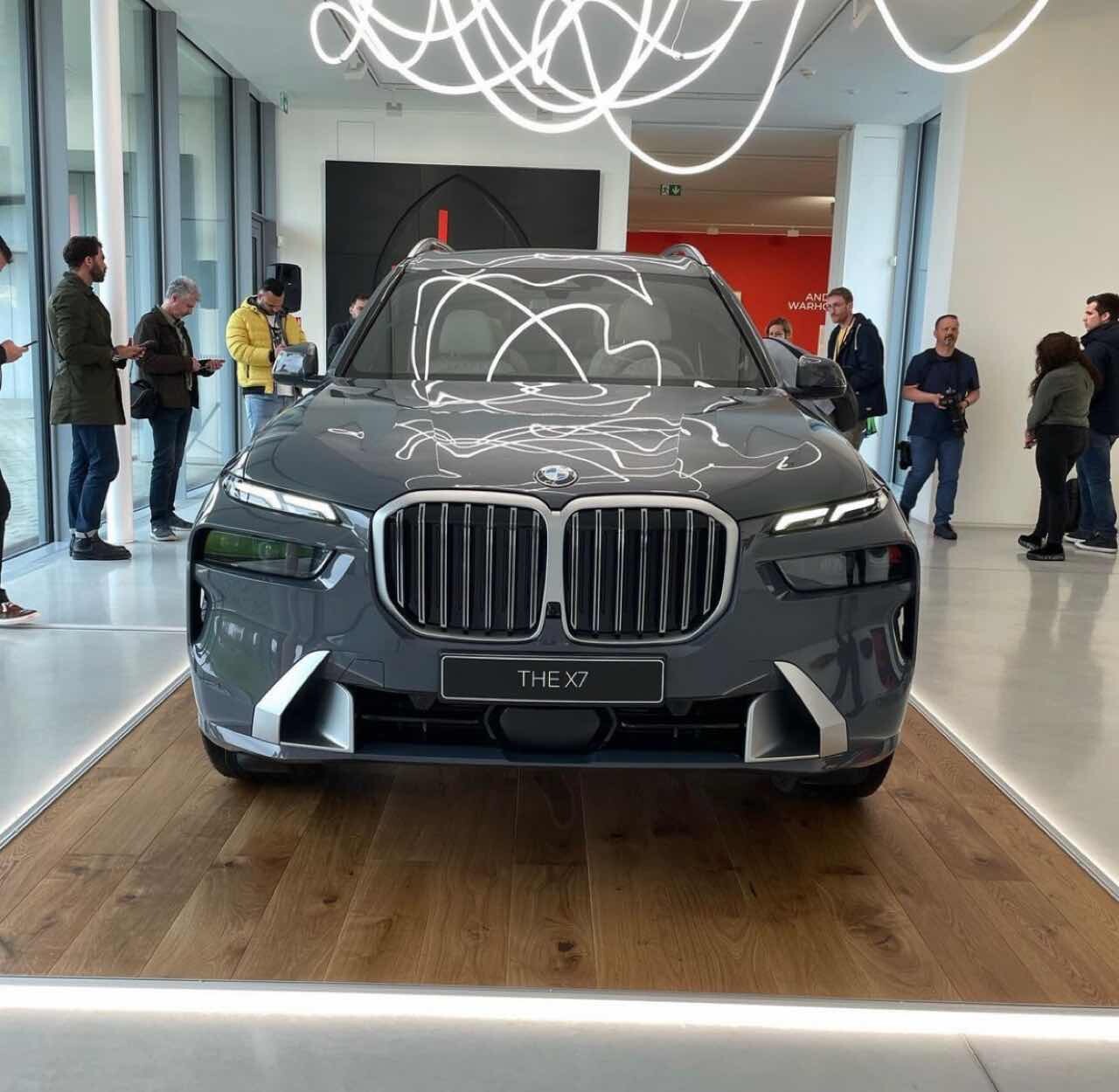 BMW X7 페이스리프트 전시장 사진  이미지6