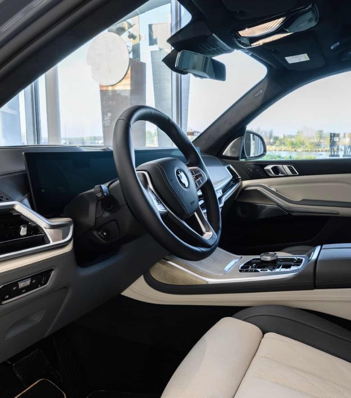 BMW X7 페이스리프트 전시장 사진  이미지8