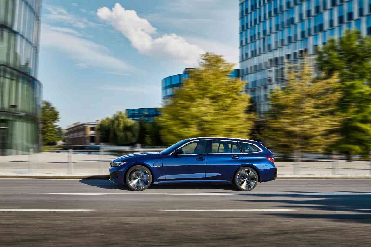 BMW 3시리즈 투어링 LCI 공개  이미지13