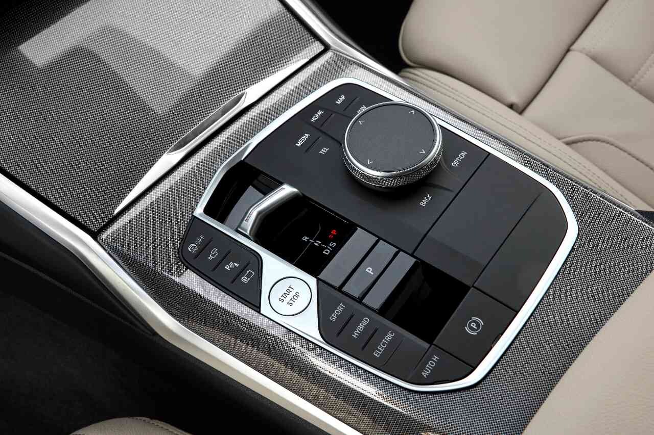 BMW 3시리즈 투어링 LCI 공개  이미지24