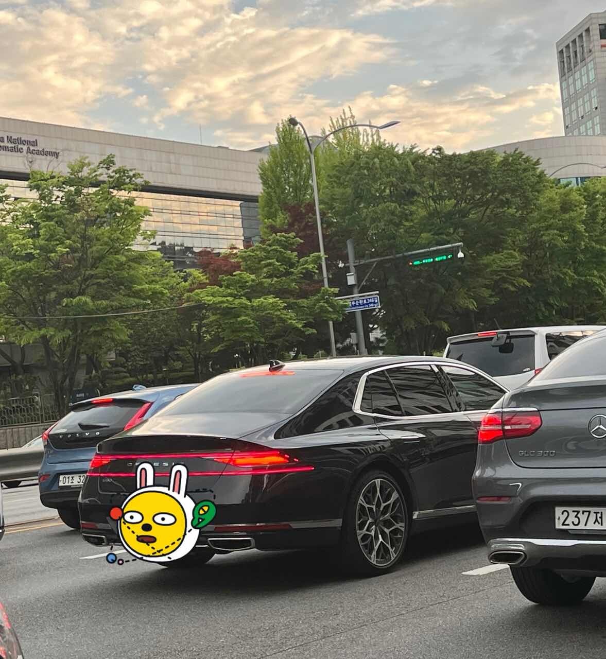 제네시스 G90에 이런 휠이 있었나요?  게시글 썸네일