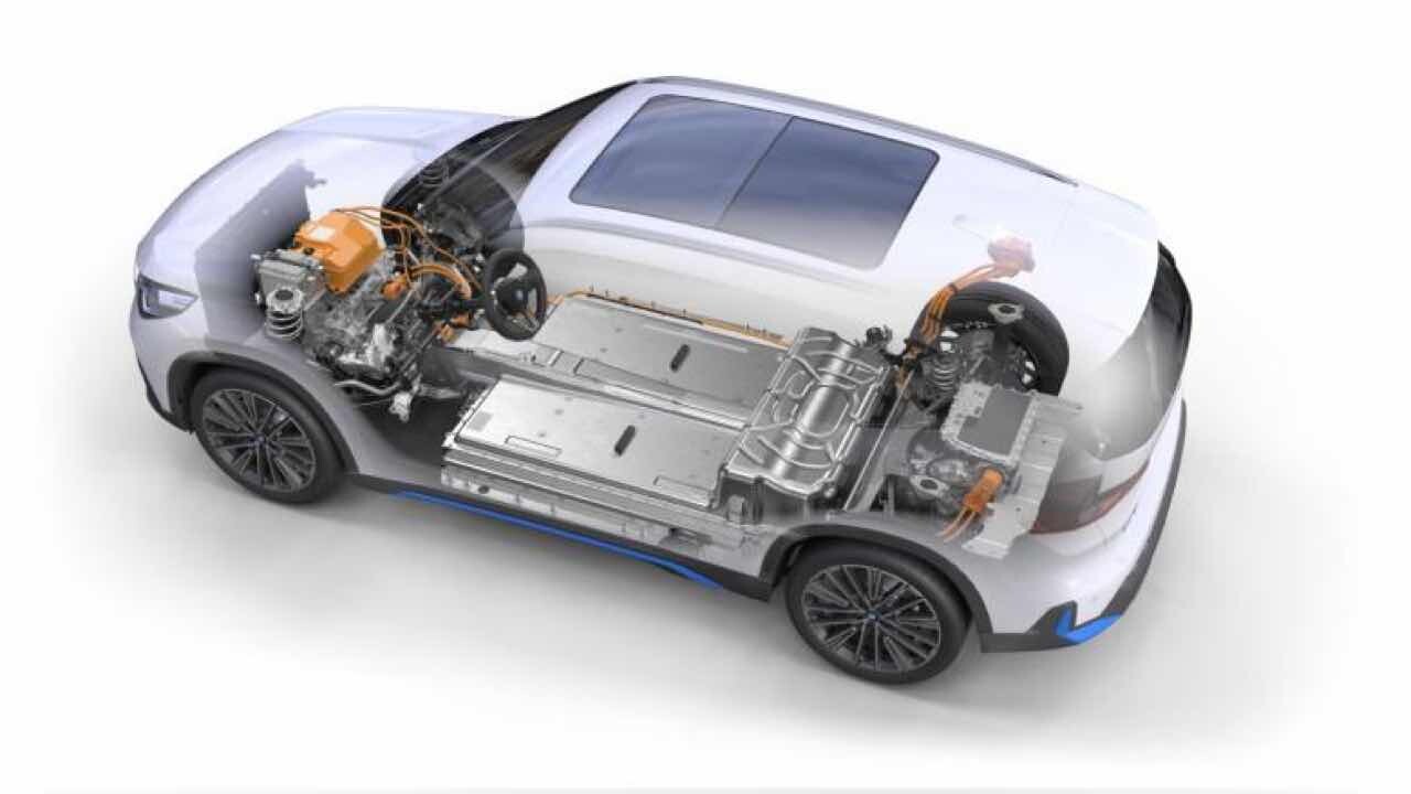BMW X1 풀체인지, iX1 유출됐네요~ 이미지3