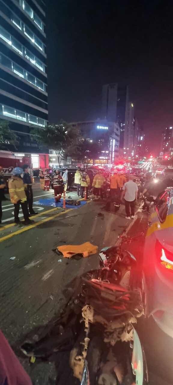 어제자 강남 언주역 10중추돌 현장사진 이미지1