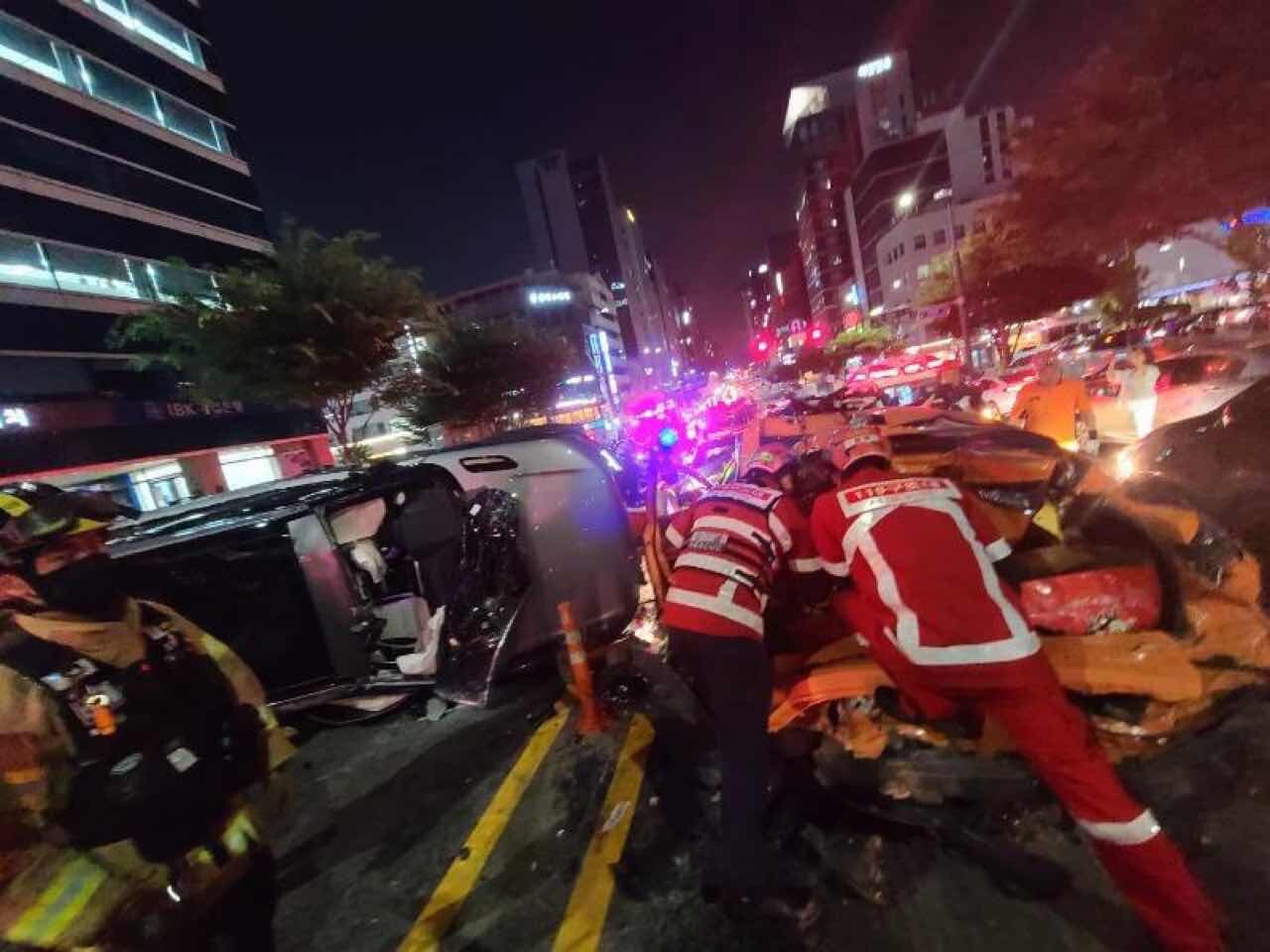 어제자 강남 언주역 10중추돌 현장사진 이미지3
