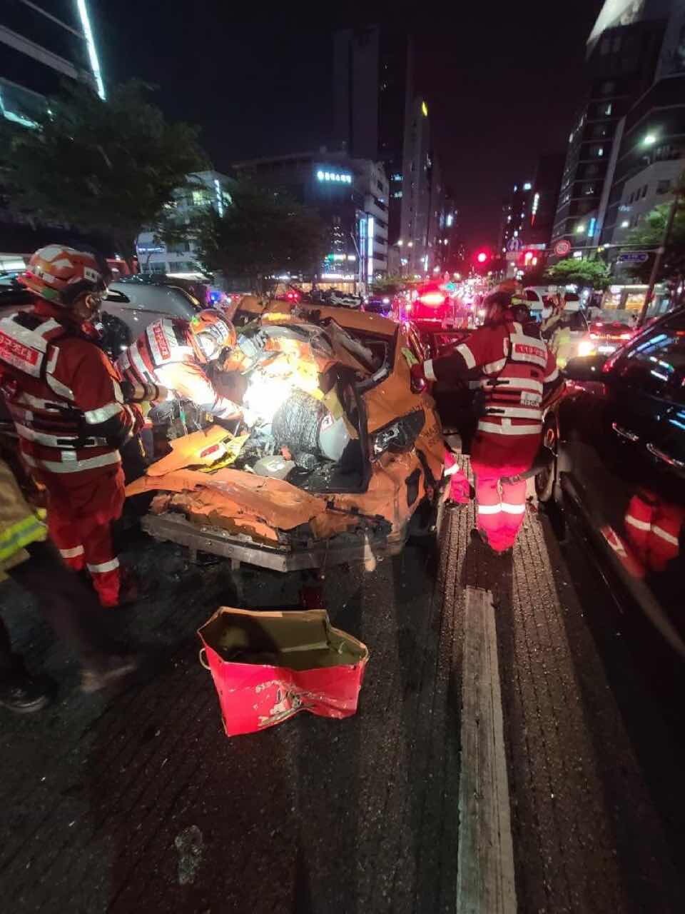 어제자 강남 언주역 10중추돌 현장사진 이미지2