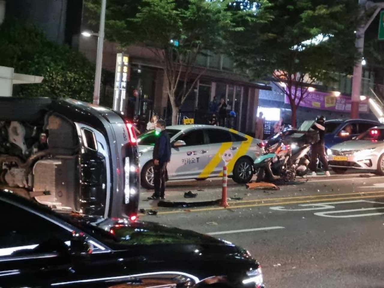 어제자 강남 언주역 10중추돌 현장사진 게시글 썸네일