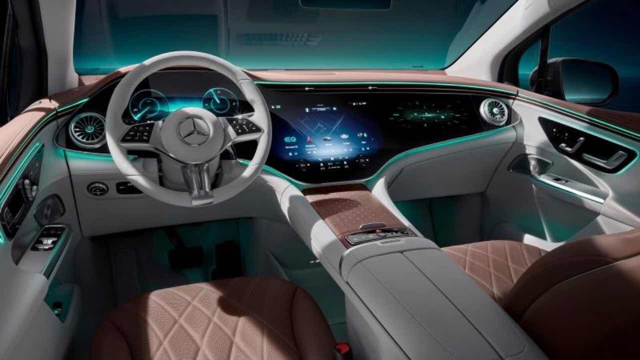 2023 벤츠 EQE SUV 인테리어 이미지3