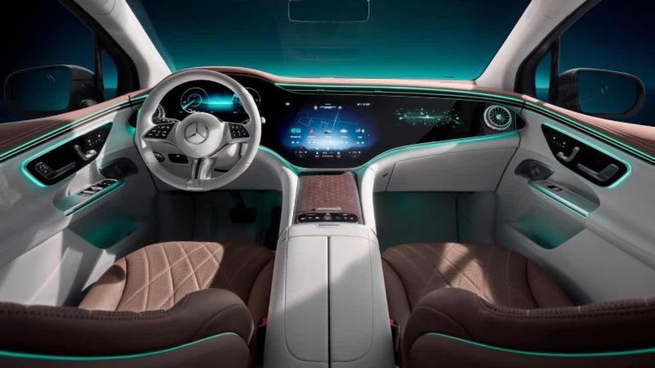 2023 벤츠 EQE SUV 인테리어 이미지1