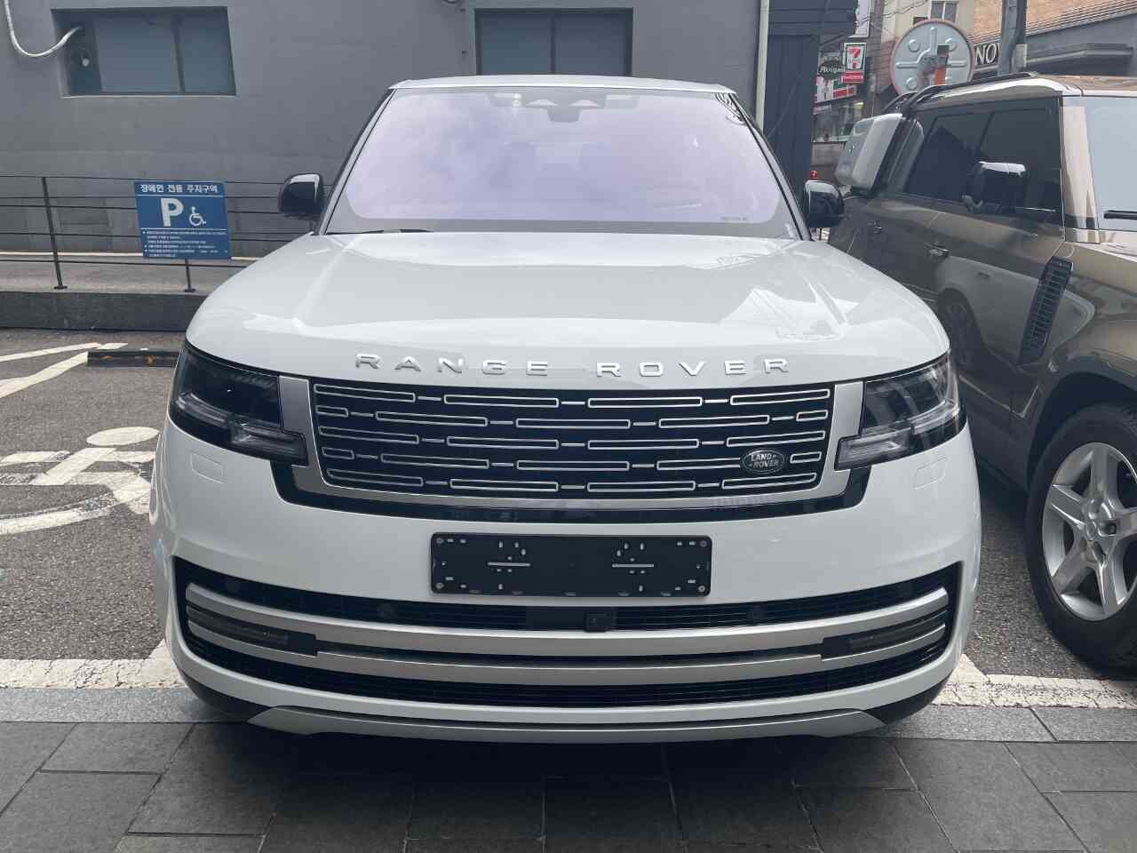 랜드로버 레인지로버 풀체인지 전시차 이미지1