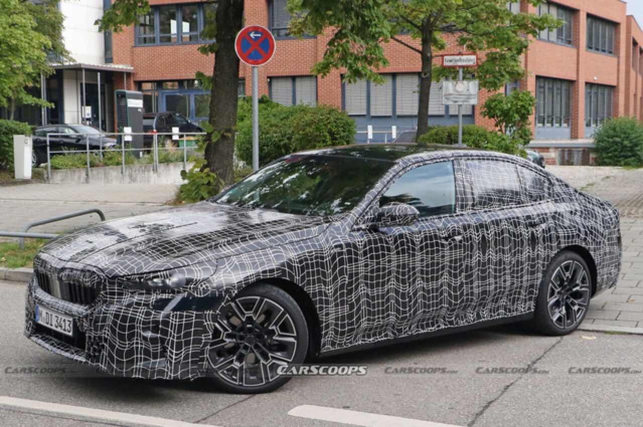 BMW 5시리즈 풀체인지 스파이샷  이미지3