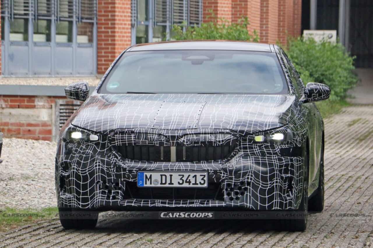 BMW 5시리즈 풀체인지 스파이샷  이미지2