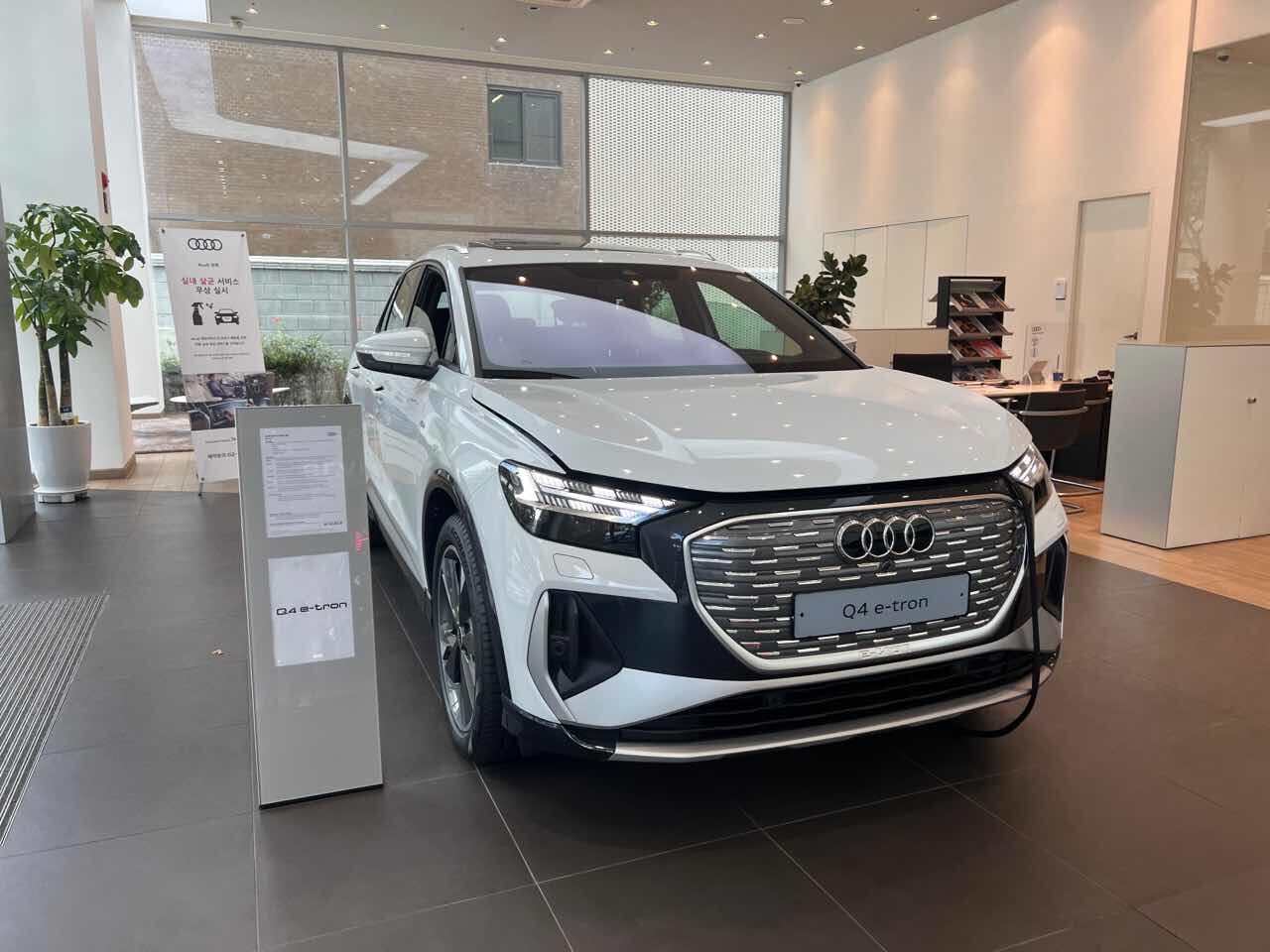 아우디 q4 e-tron 보고 왔어요 게시글 썸네일