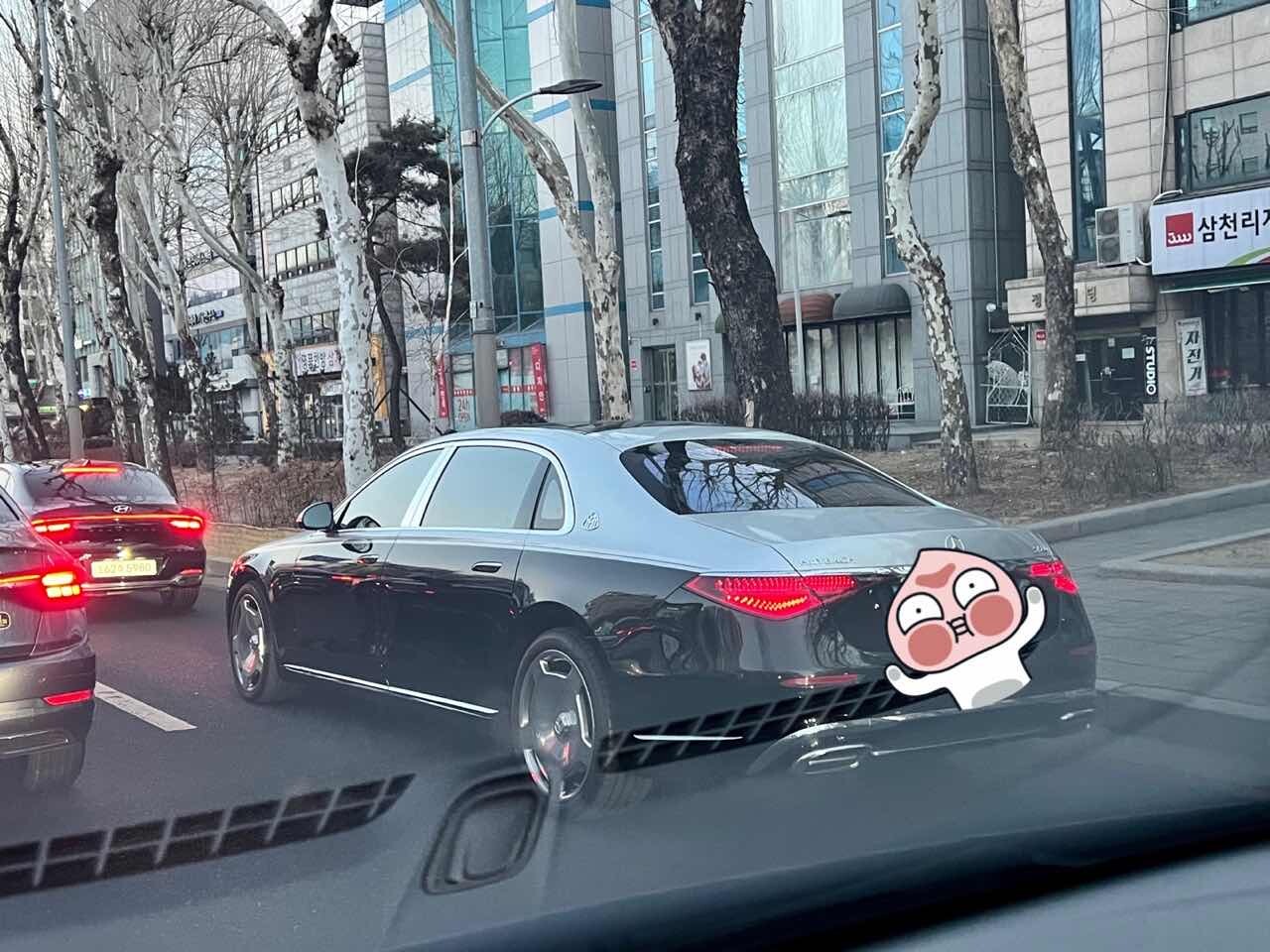 이게 신형 마이바흐인가요?  게시글 썸네일