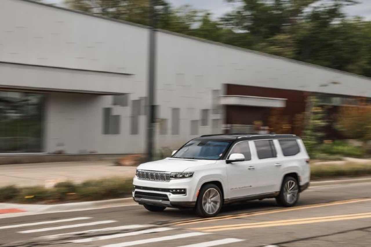 2022 지프 그랜드 왜고니어  이미지2
